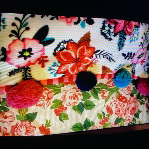 Throw - Picture 5 of 6